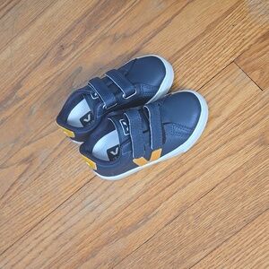 Boy's Veja sneakers